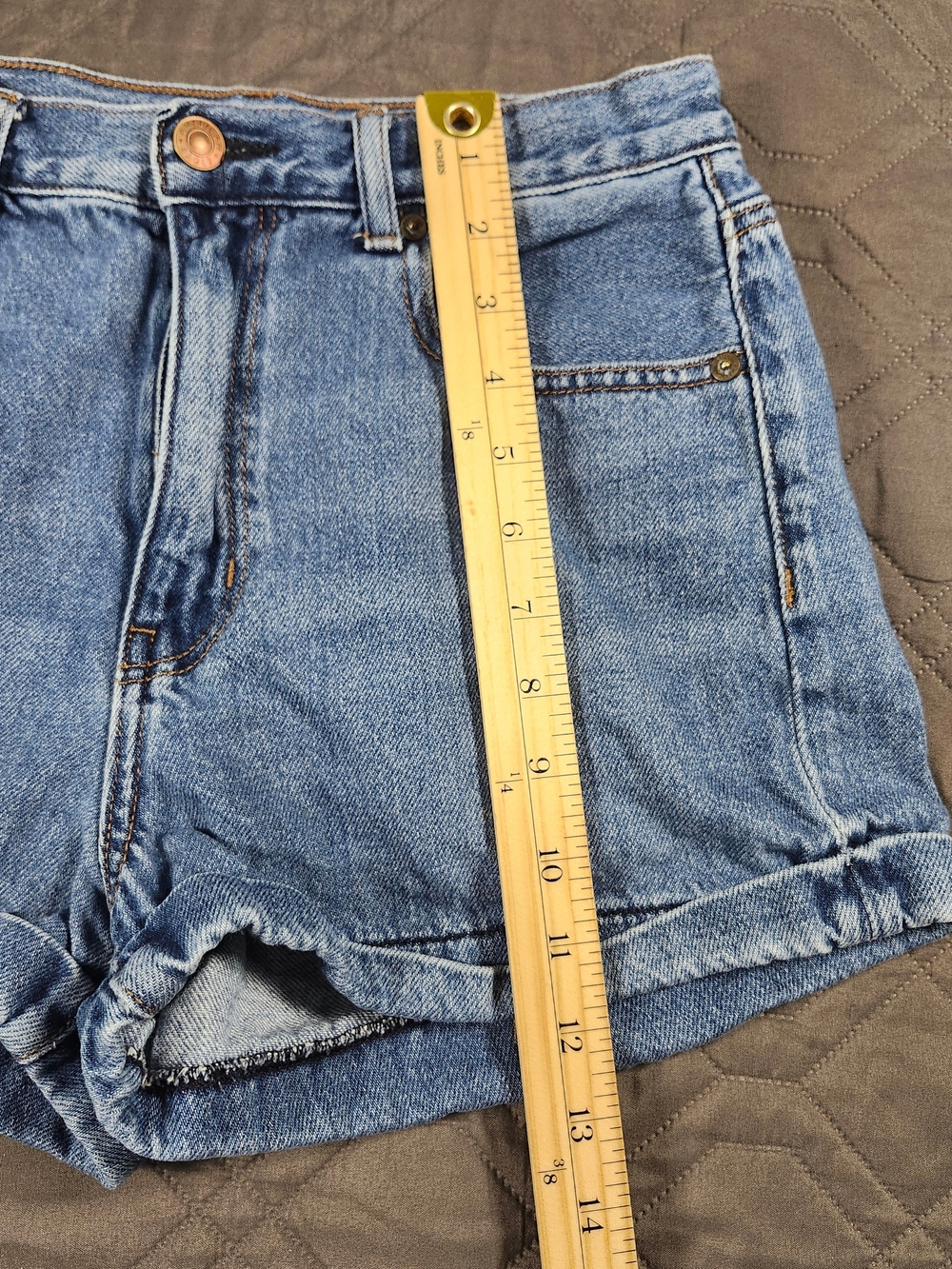 American Eagle light blue denim cuffed mom shorts mid-rise fit size 6 - Picture 5 of 12